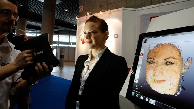 Canada is adopting some of its North American neighbor’s controversial police methods and dipping its toes into the pool of facial recognition technology.
PHOTO: REUTERS