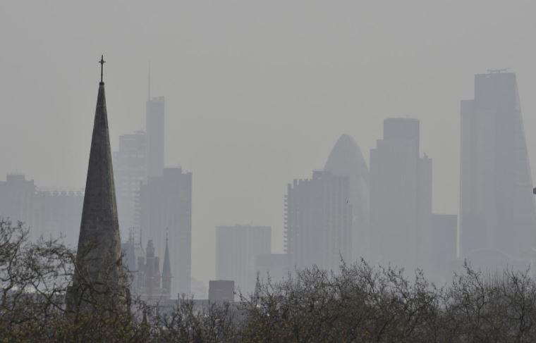 The City of London financial district is seen from Primrose Hill as high air pollution obscures the skyline over London April 10, 2015. PHOTO: REUTERS/FILE