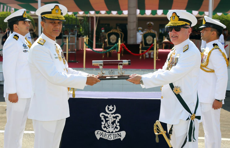 Admiral Zafar Mehmood Abbasi presenting the traditional Command Scroll to newly-appointed Chief of the Naval staff Admiral Amjad Khan Niazi HI (M) during impressive Change of Command Ceremony at PNS Zafar, Islamabad. Photo Courtesy: Pakistan Navy