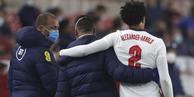 Alarm for England as Alexander-Arnold hobbles off