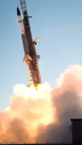 Daughter of pioneering astronaut Alan Shepard set for Blue Origin spaceflight