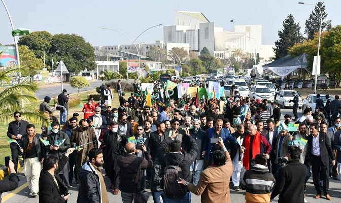 Protesters slam Indian atrocities in IIOJK on Kashmir Day