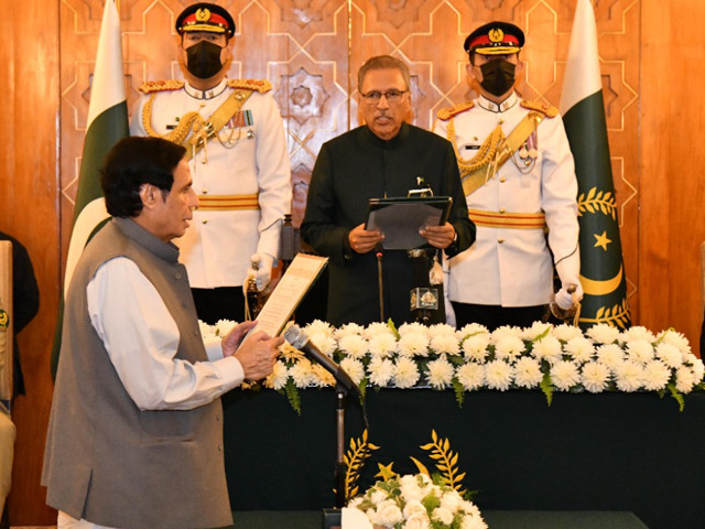 President Alvi swears in Pervaiz Elahi as new Punjab CM