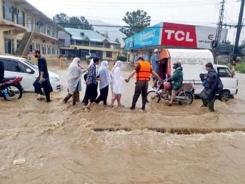 Floods claim 5 more lives as aid pours in