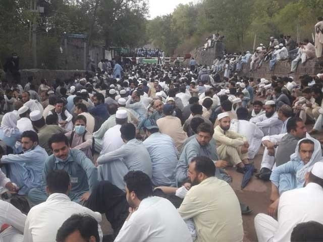 Farmers sit-in adds to commuters’ woes