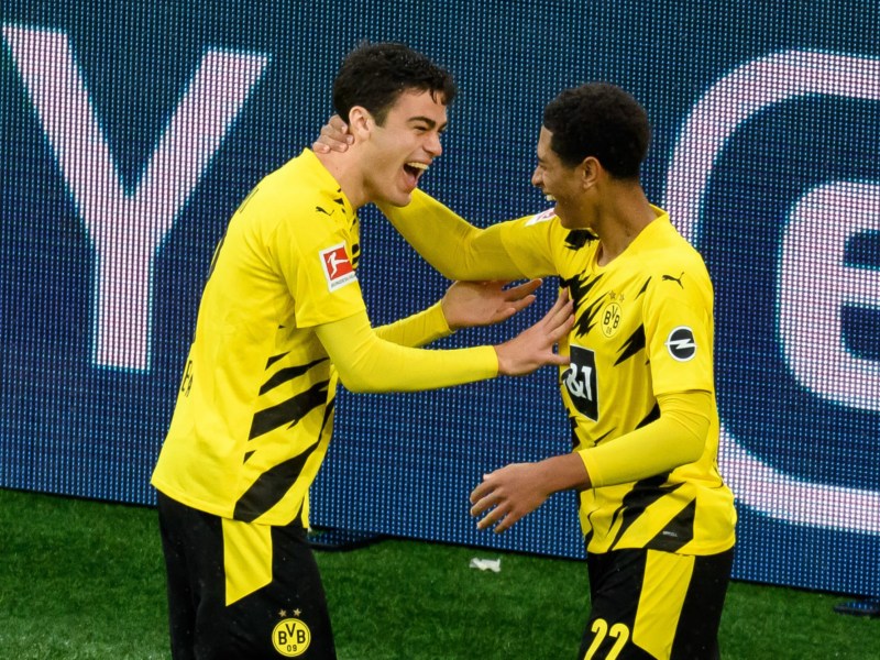 Dortmund put faith in teenage trio