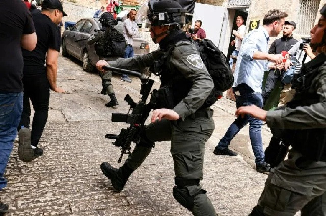 Israel promises swift response to synagogue shooting