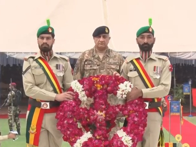 Gen Bajwa visits Peshawar Corps headquarters