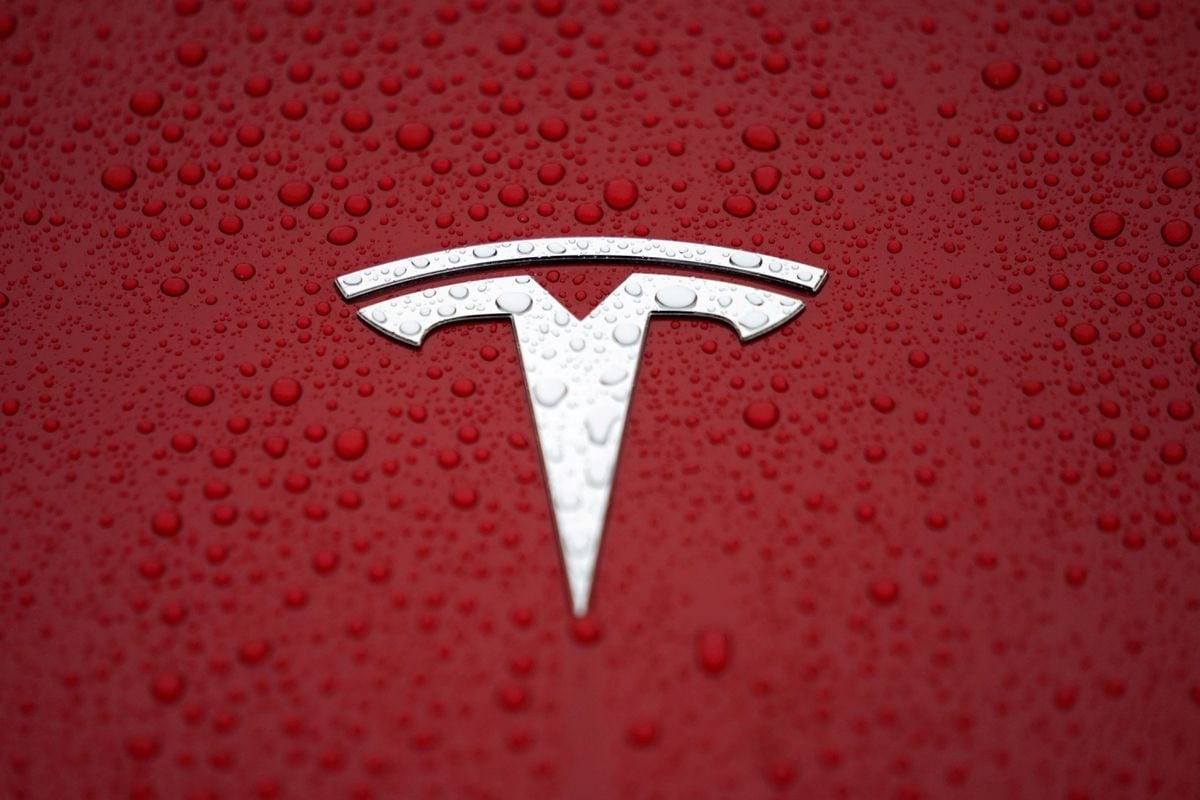 Volkswagen in talks with Tesla to adopt its charging standard