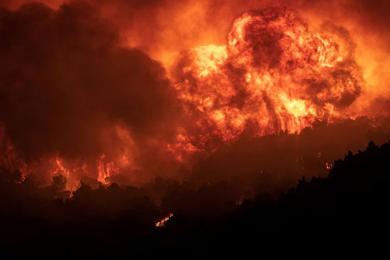 ‘Robbers’ set house ablaze