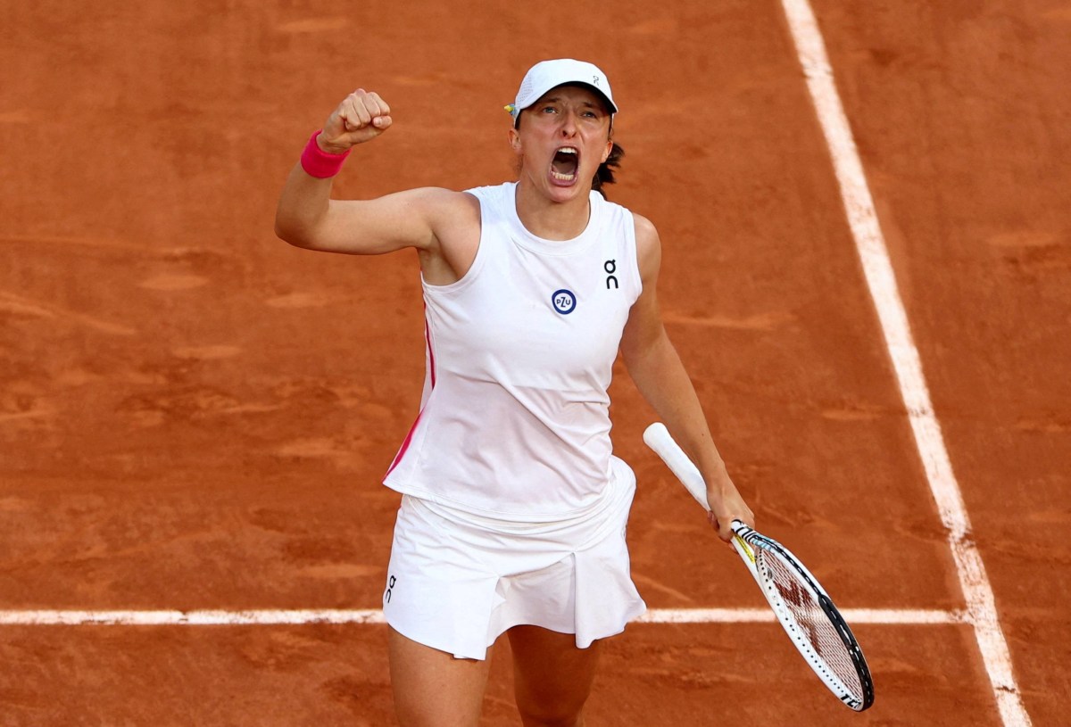 Swiatek returns to French Open final