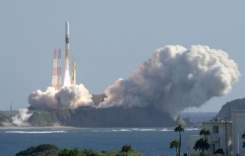 Japan launches ‘moon sniper’ lunar lander SLIM into space