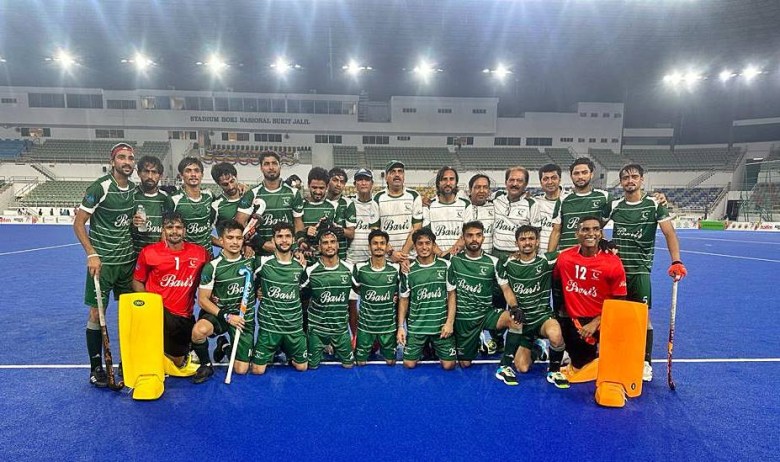 Pakistan clinches quarter-finals spot