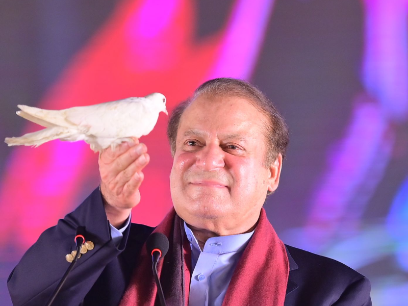 RO accepts Nawaz’s nomination papers for NA-130 Lahore