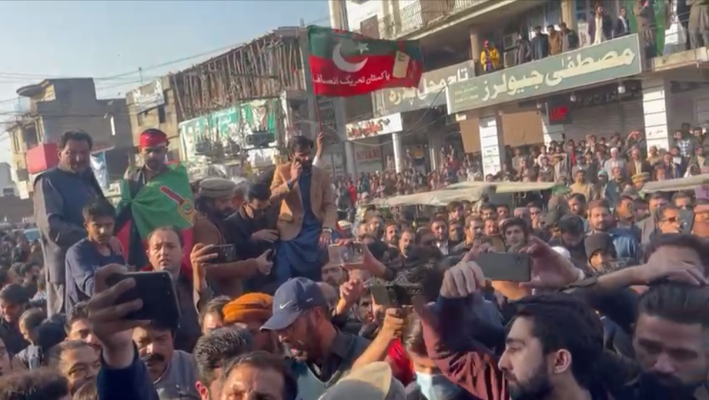 PTI senator threatens protest with farmers