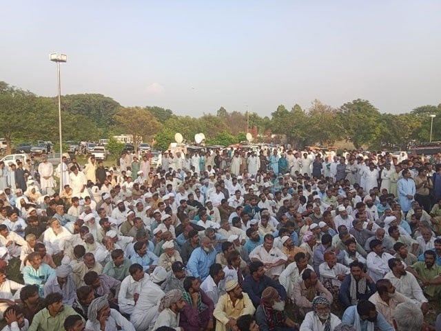 Farmers protest against non-supply of irrigation water