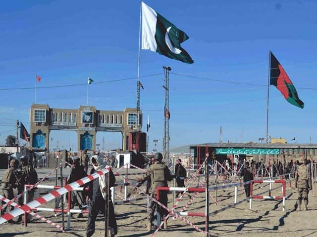 Terrorists, aided by Afghan Taliban, attack Pak border posts
