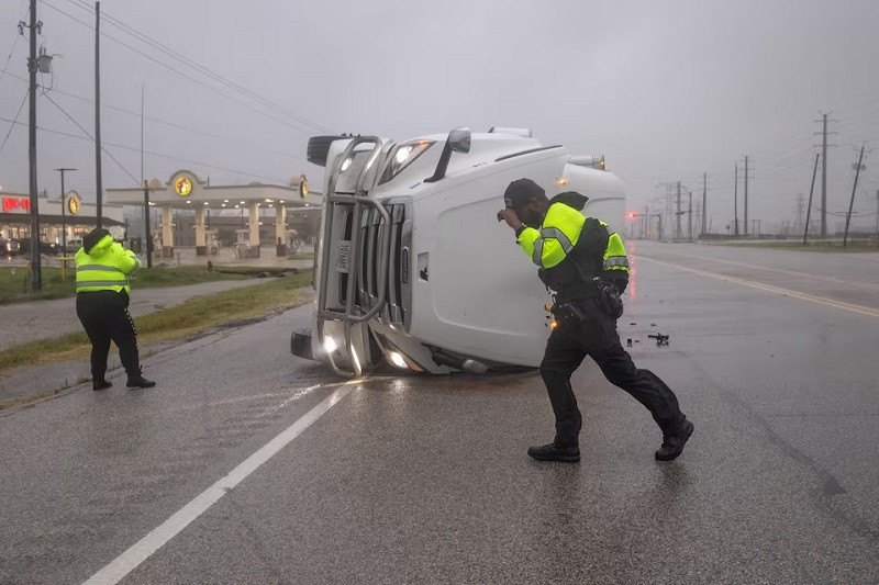 Hurricane Beryl hits Texas, causes chaos and power outages