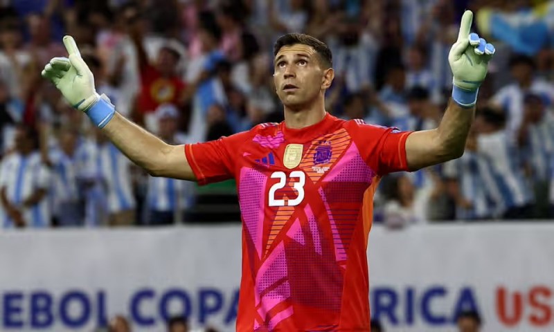Martinez saves Messi blushes as Argentina beat Ecuador to reach Copa semis