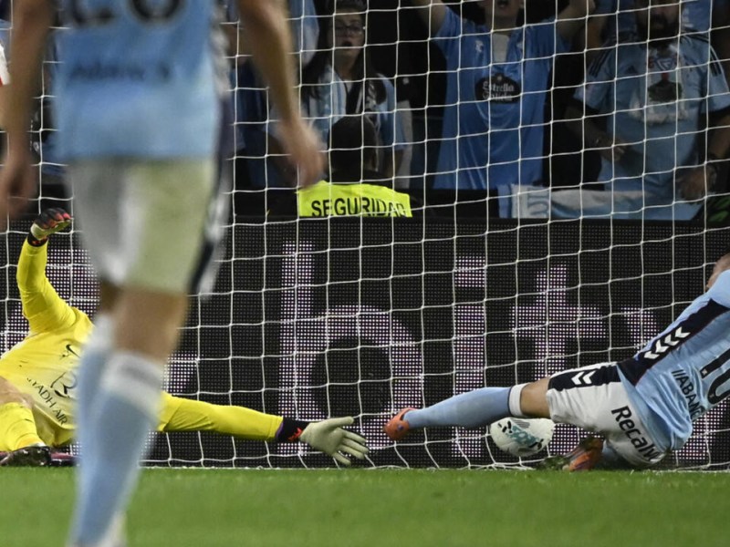 Atletico draw at Celta Vigo after Lenglet red card