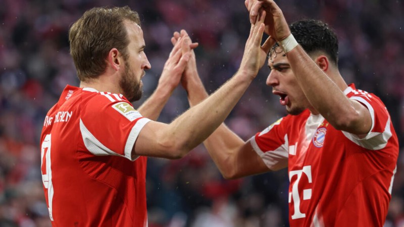 Kane helps Bayern extend Bundesliga lead