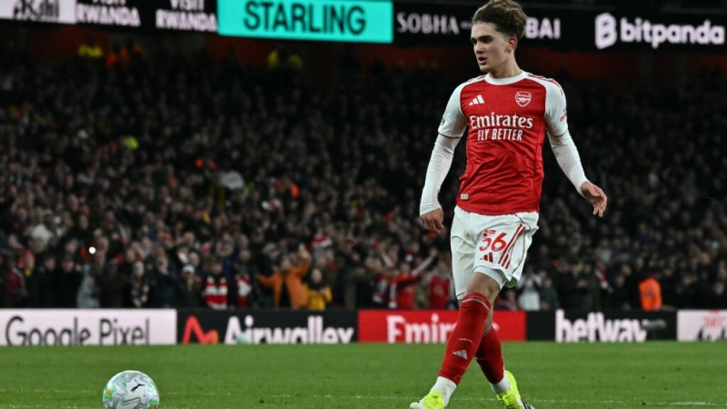 Dowman makes history as Arsenal strike late